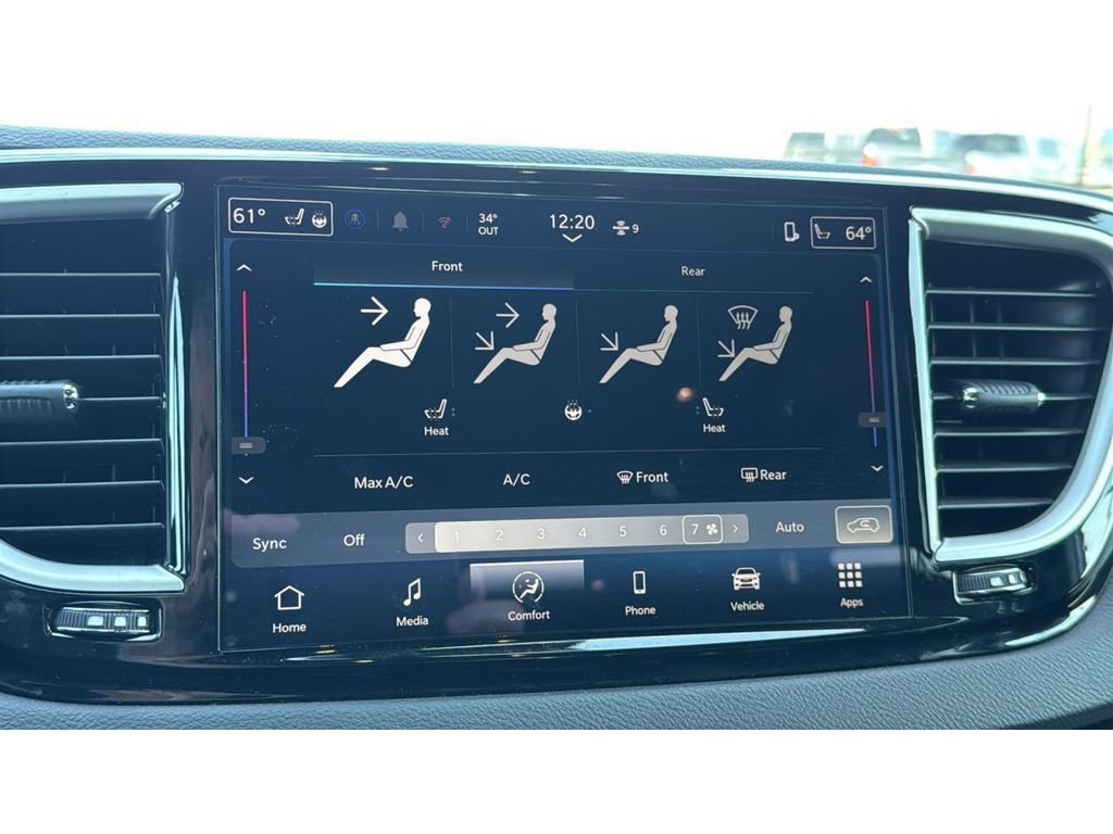 Used 2025 Chrysler Pacifica Select image 15