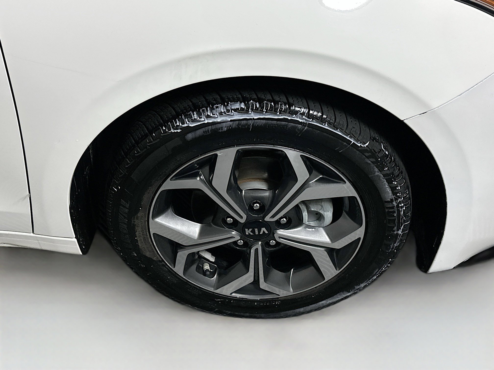 Used 2020 Kia Forte LXS FWD image 11