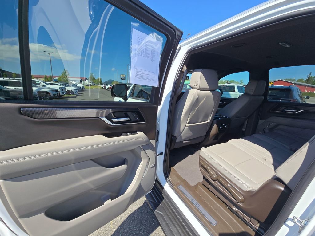 Used 2025 GMC Yukon XL Elevation AWD/4WD image 11