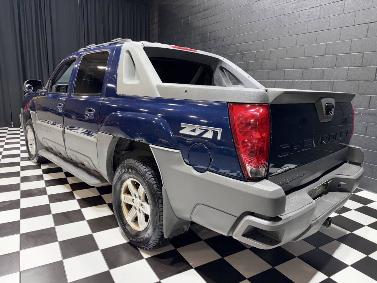 Used 2002 Chevrolet Avalanche 1500 4dr 4WD Crew Cab SB w/ Off-Road Suspension Pkg image 6