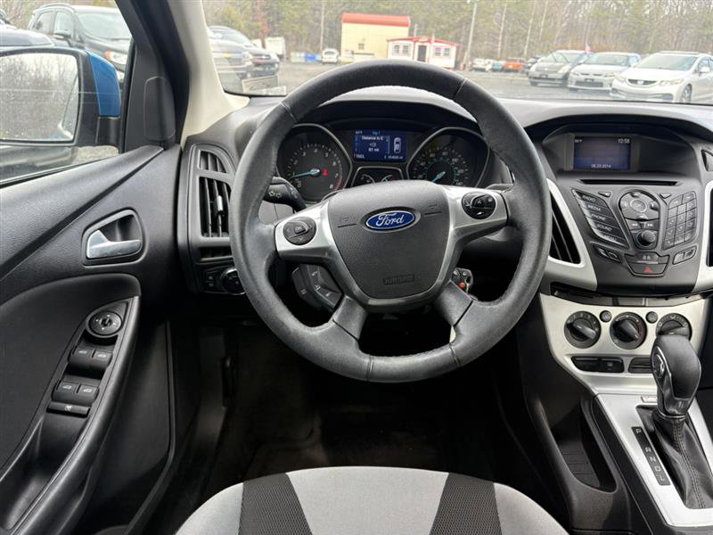 Used 2014 Ford Focus SE w/ SE Sport Package image 25