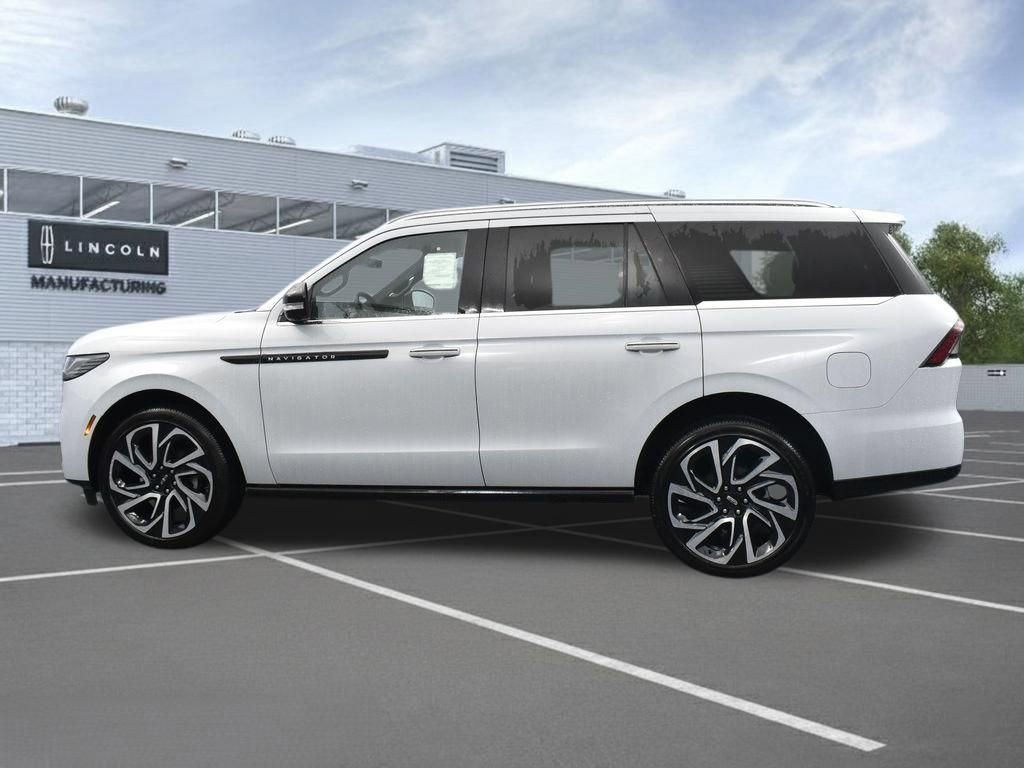 New 2026 Lincoln Navigator Black Label AWD/4WD image 2