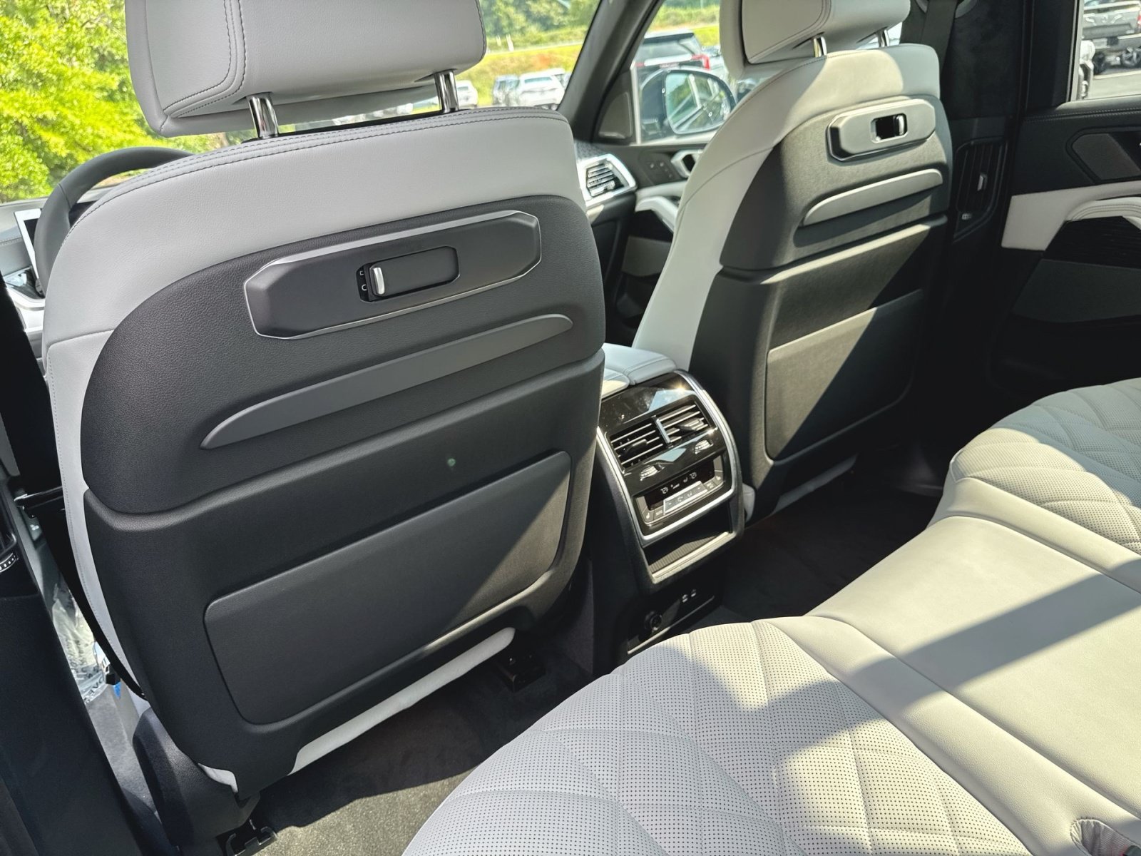 Used 2027 BMW X7 xDrive40i w/ Executive Package AWD/4WD image 4
