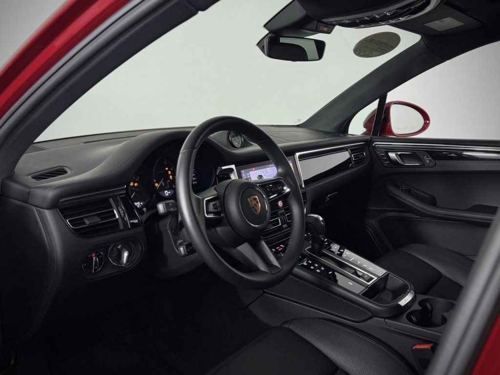 Certified 2024 Porsche Macan image 4
