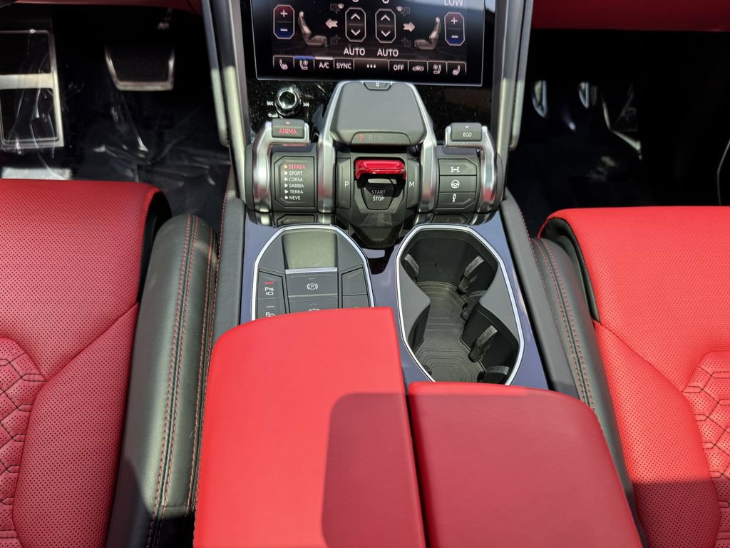 Used 2022 Lamborghini Urus AWD/4WD image 33