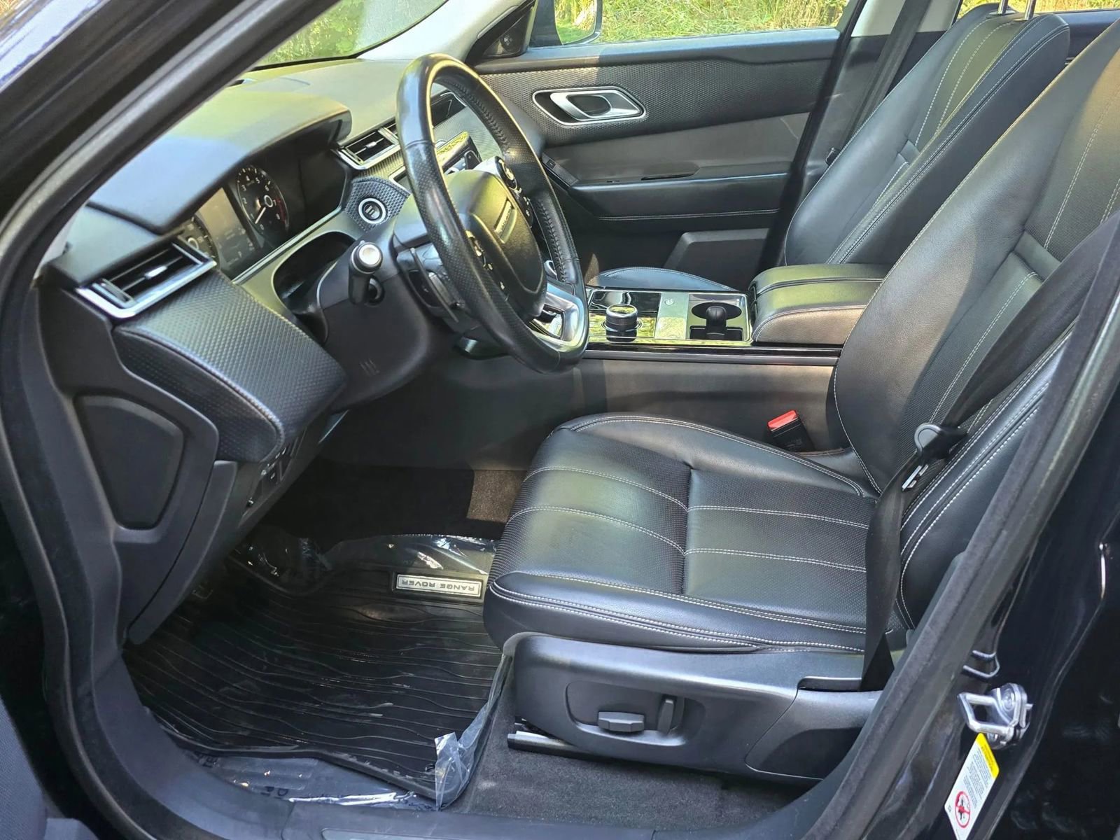 Used 2018 Land Rover Range Rover Velar S image 36