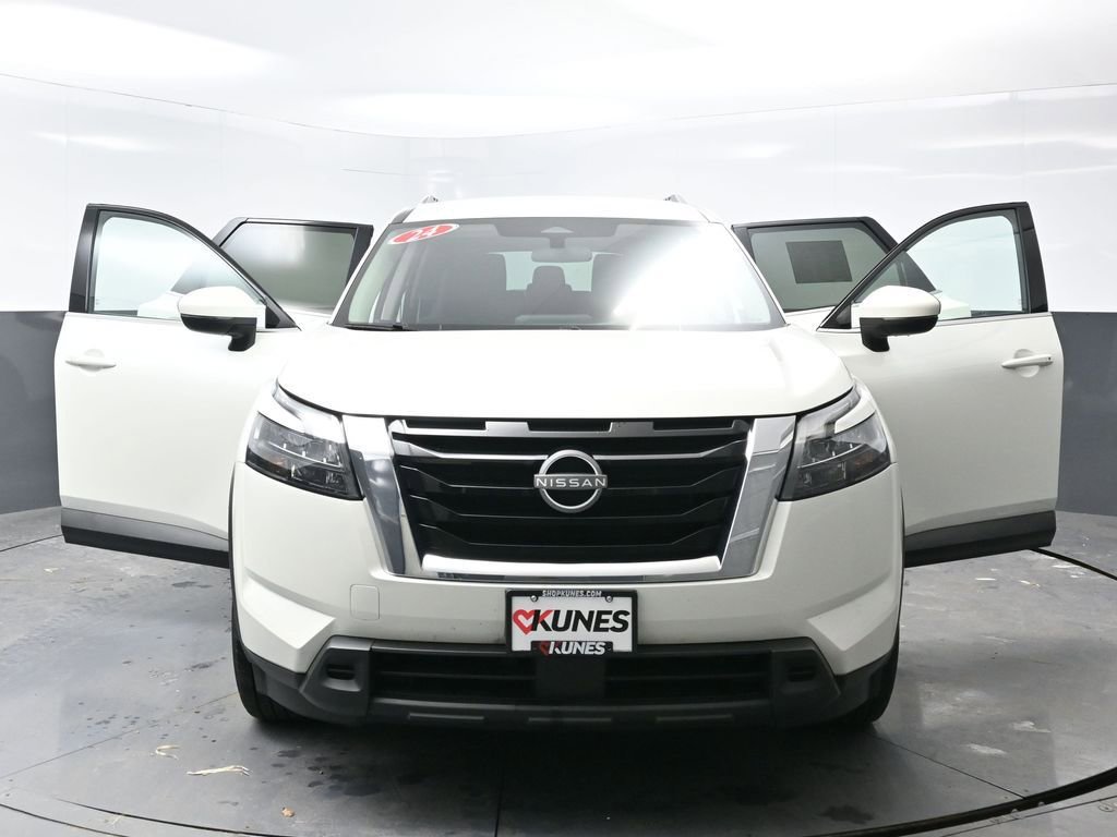 Used 2024 Nissan Pathfinder SV image 64