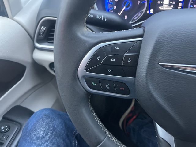 Used 2022 Chrysler Voyager LX image 31