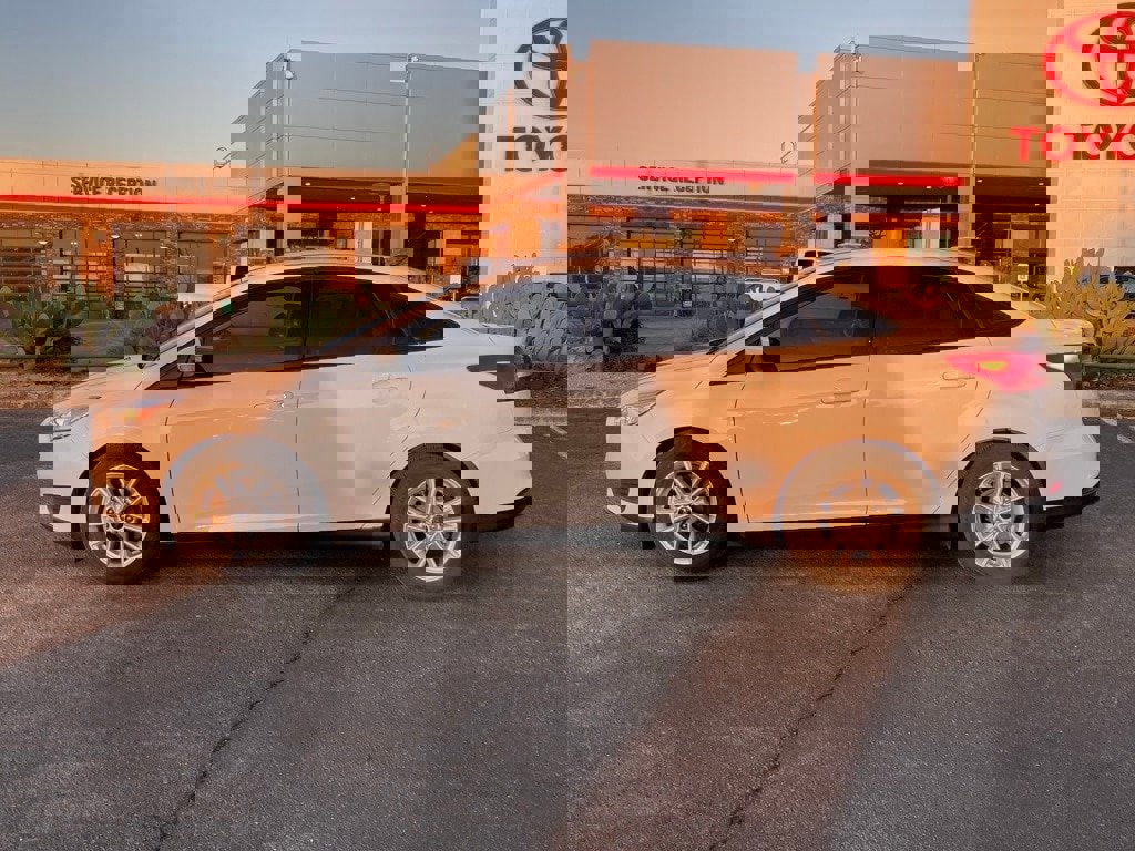 Used 2016 Ford Focus SE image 9