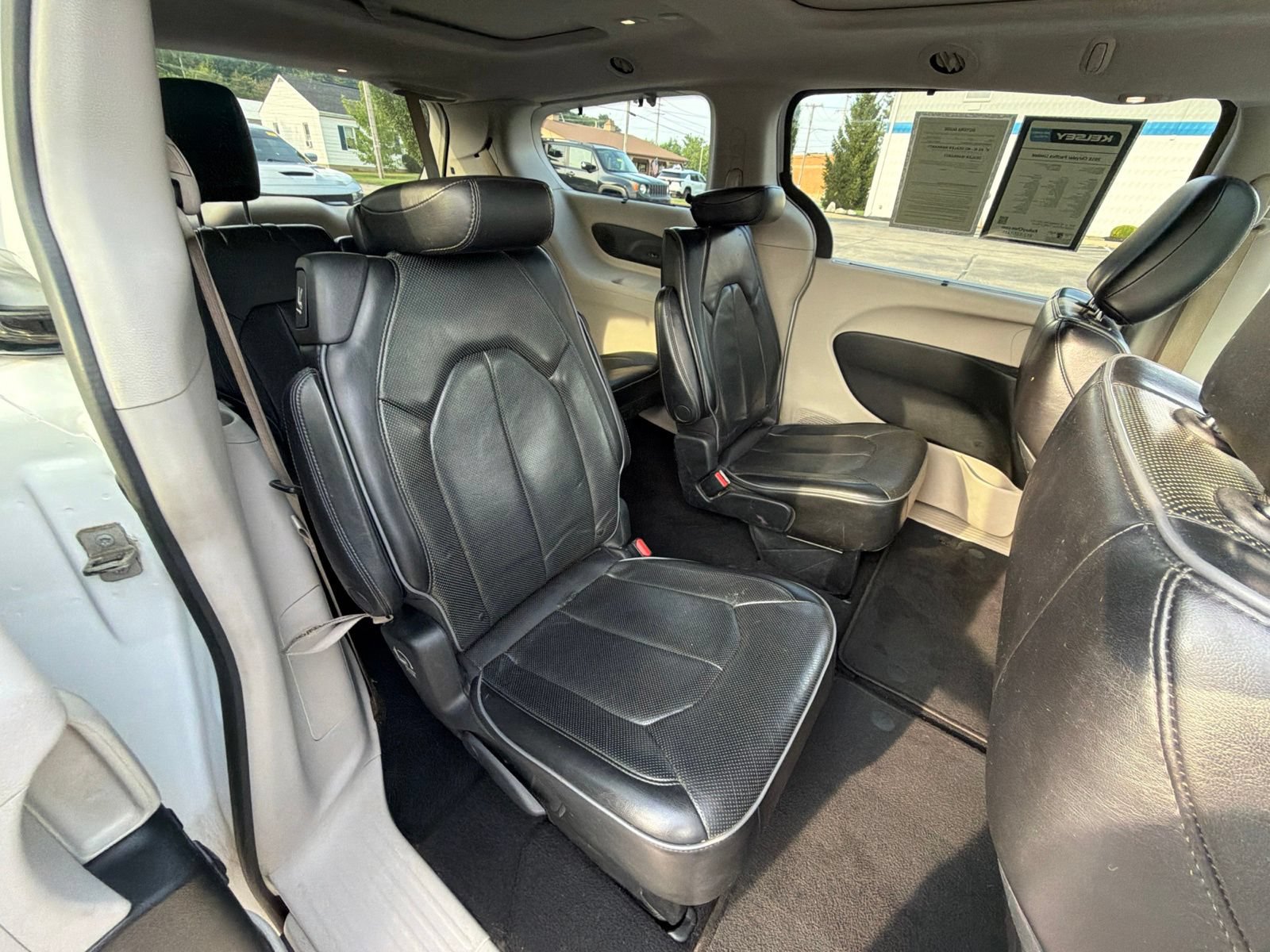 Used 2018 Chrysler Pacifica Limited FWD image 24