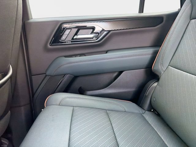 Used 2025 GMC Yukon AT4 w/ AT4 Premium Plus Package AWD/4WD image 14