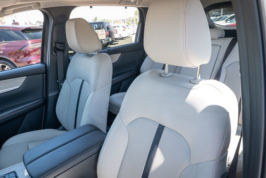 Used 2025 MAZDA CX-70 Plug-In Hybrid w/ Premium Pkg image 13