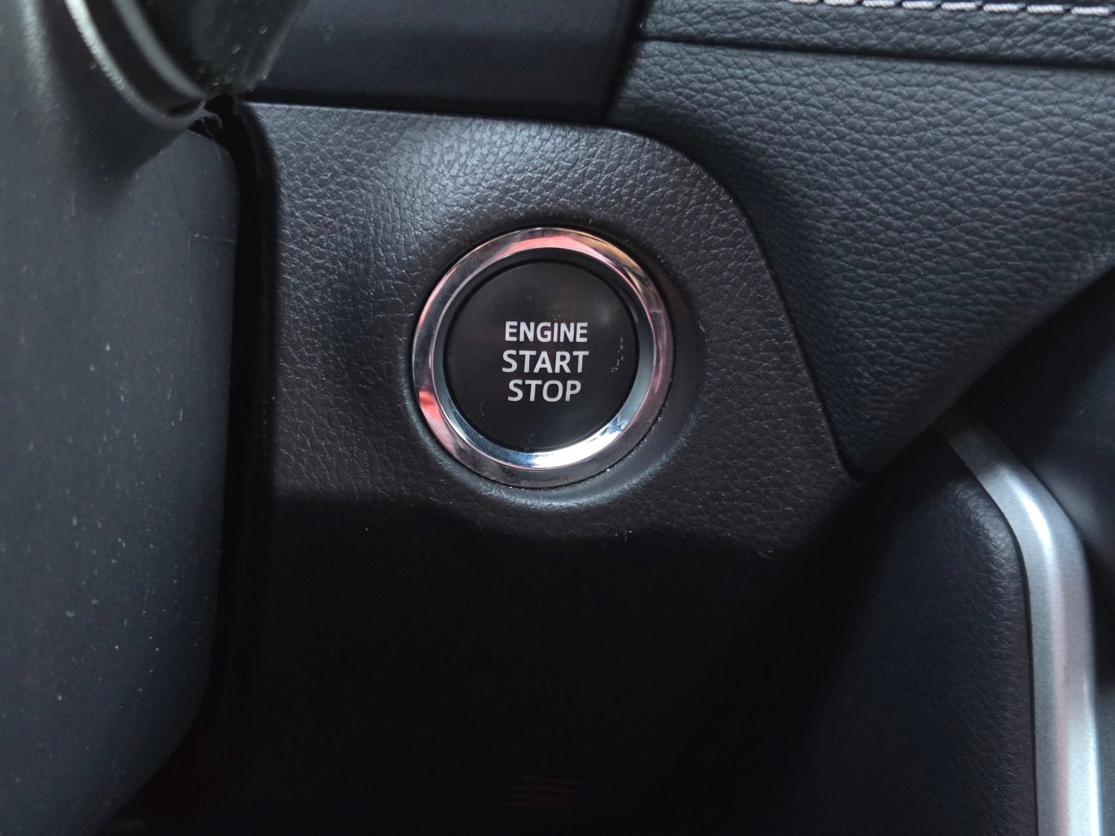 Certified 2025 Toyota RAV4 XLE FWD image 18