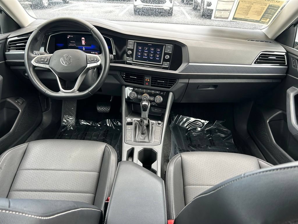Used 2023 Volkswagen Jetta SE w/ Black Wheel Package FWD image 10