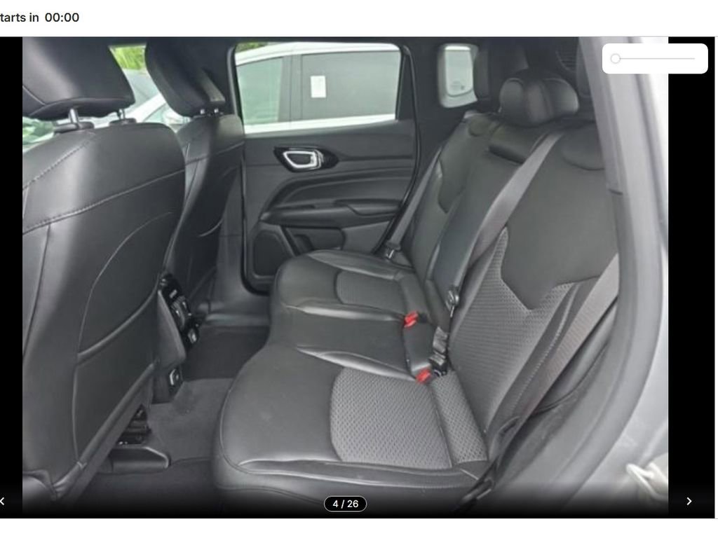 Used 2022 Jeep Compass Latitude FWD image 4
