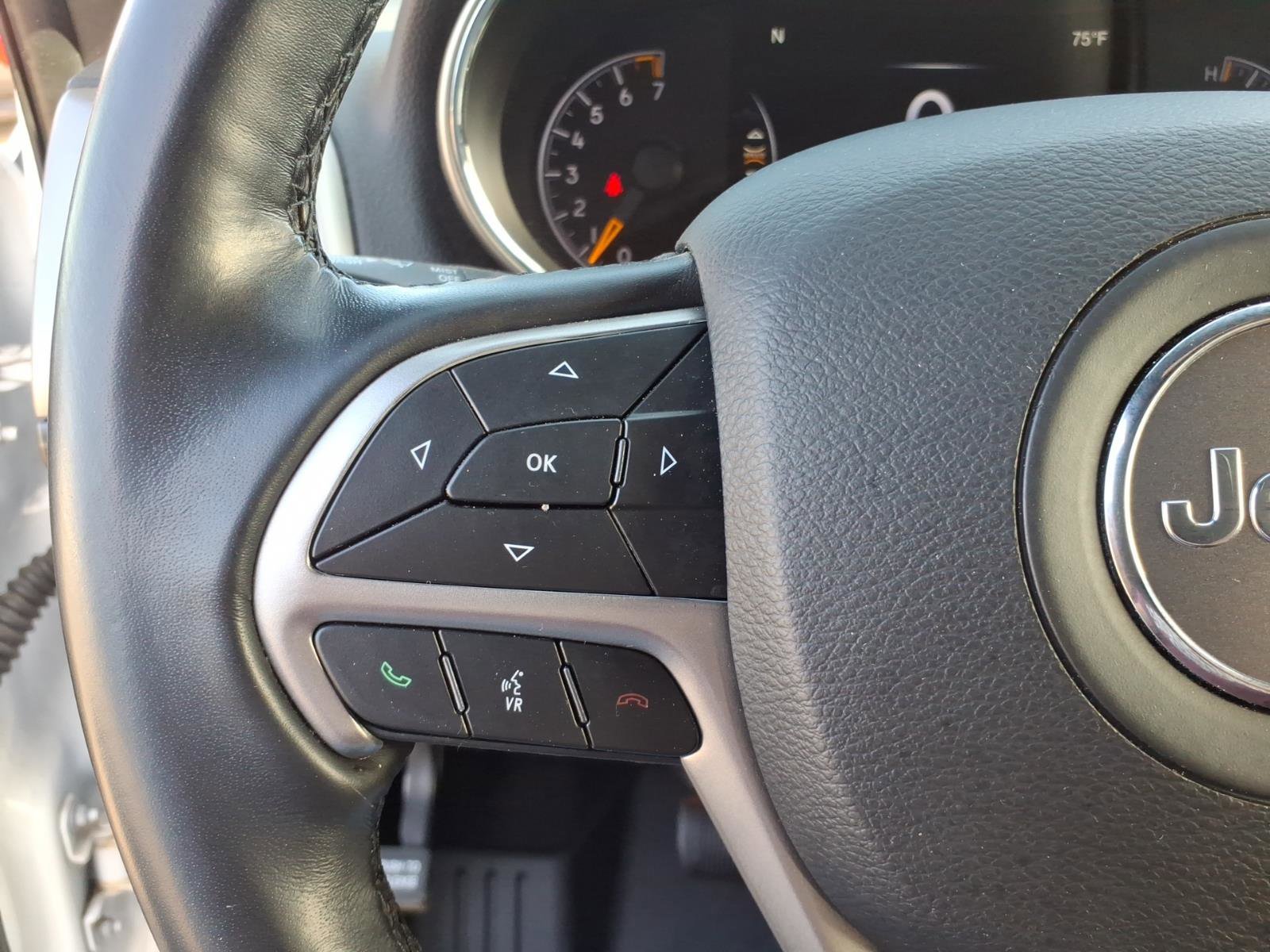 Used 2022 Jeep Grand Cherokee Laredo E image 17