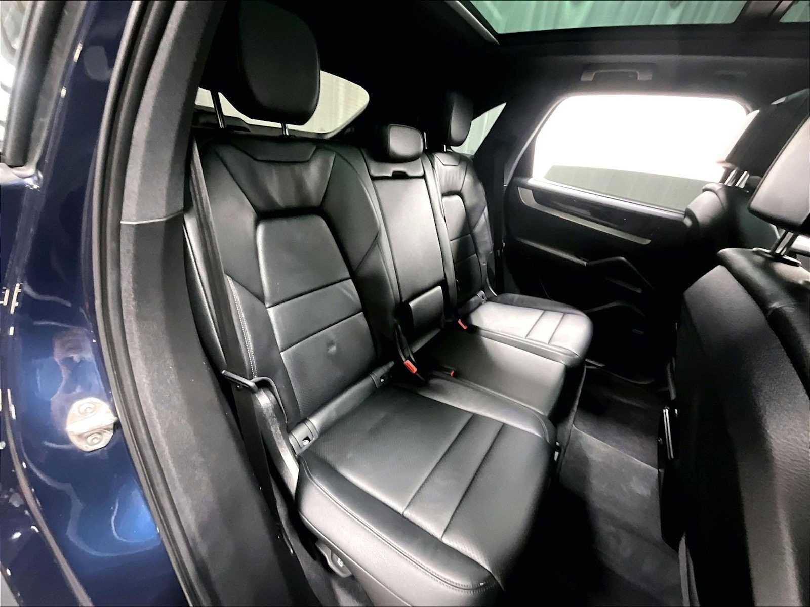 Used 2024 Porsche Cayenne image 32