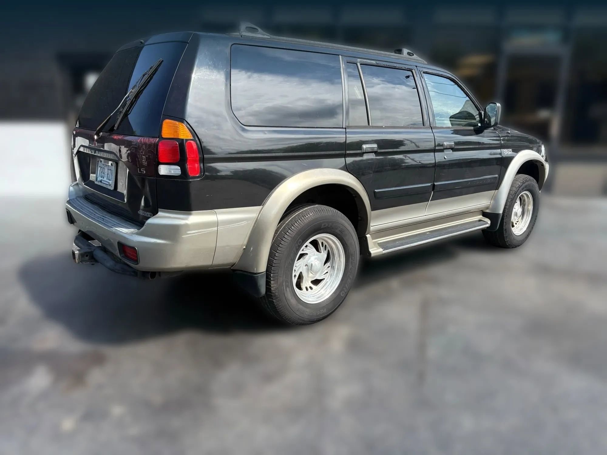 Used 2000 Mitsubishi Montero Sport XLS image 5