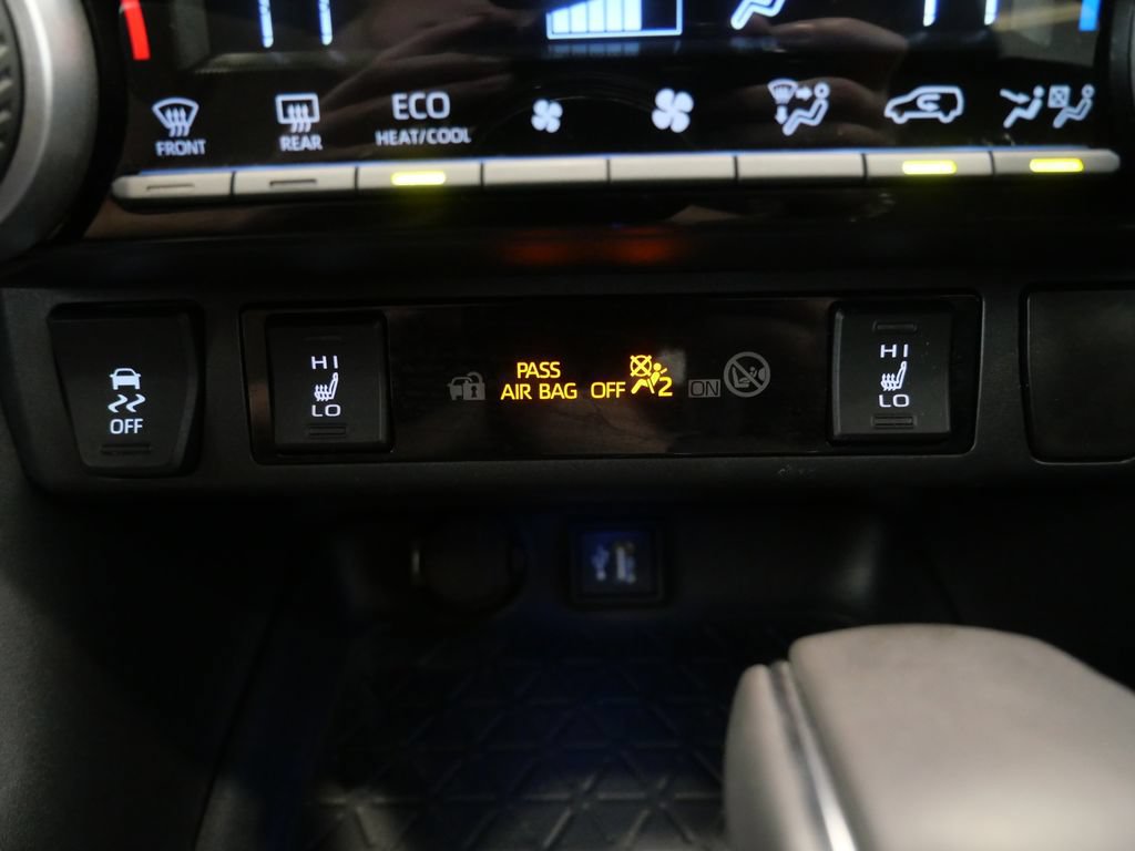 Used 2024 Toyota RAV4 XSE AWD/4WD image 31