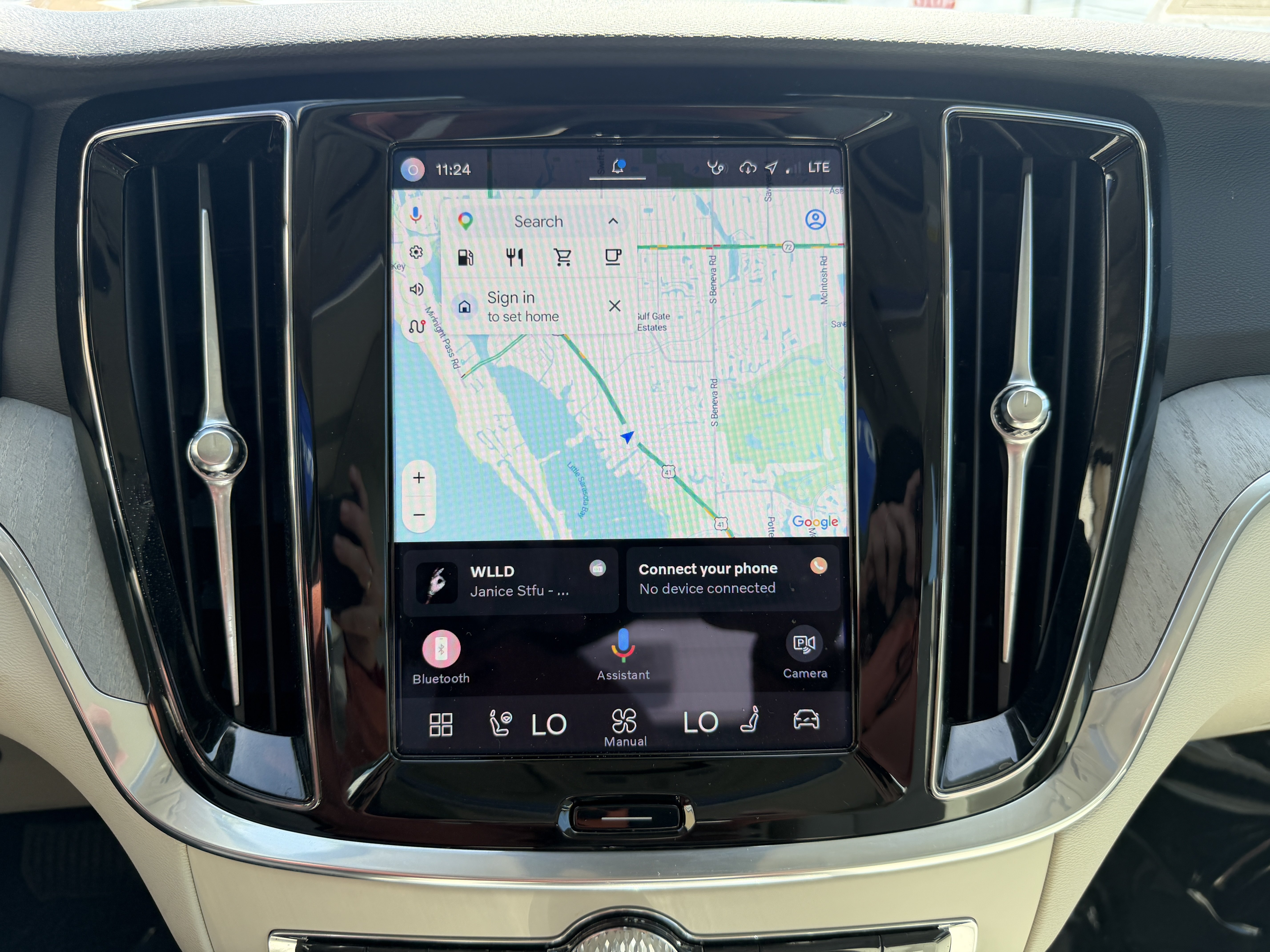 Certified 2025 Volvo S60 B5 Plus AWD/4WD image 21