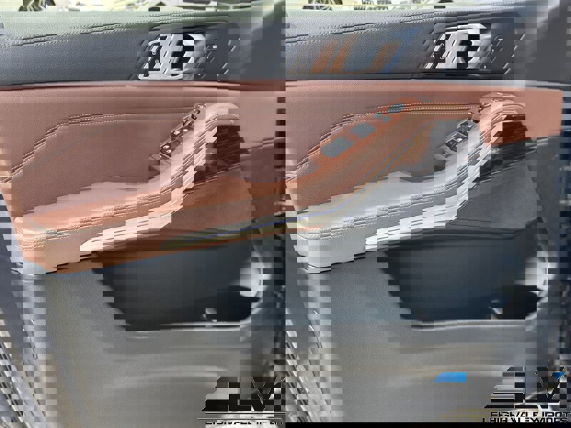 Used 2020 BMW X5 xDrive40i w/ M Sport Package image 17