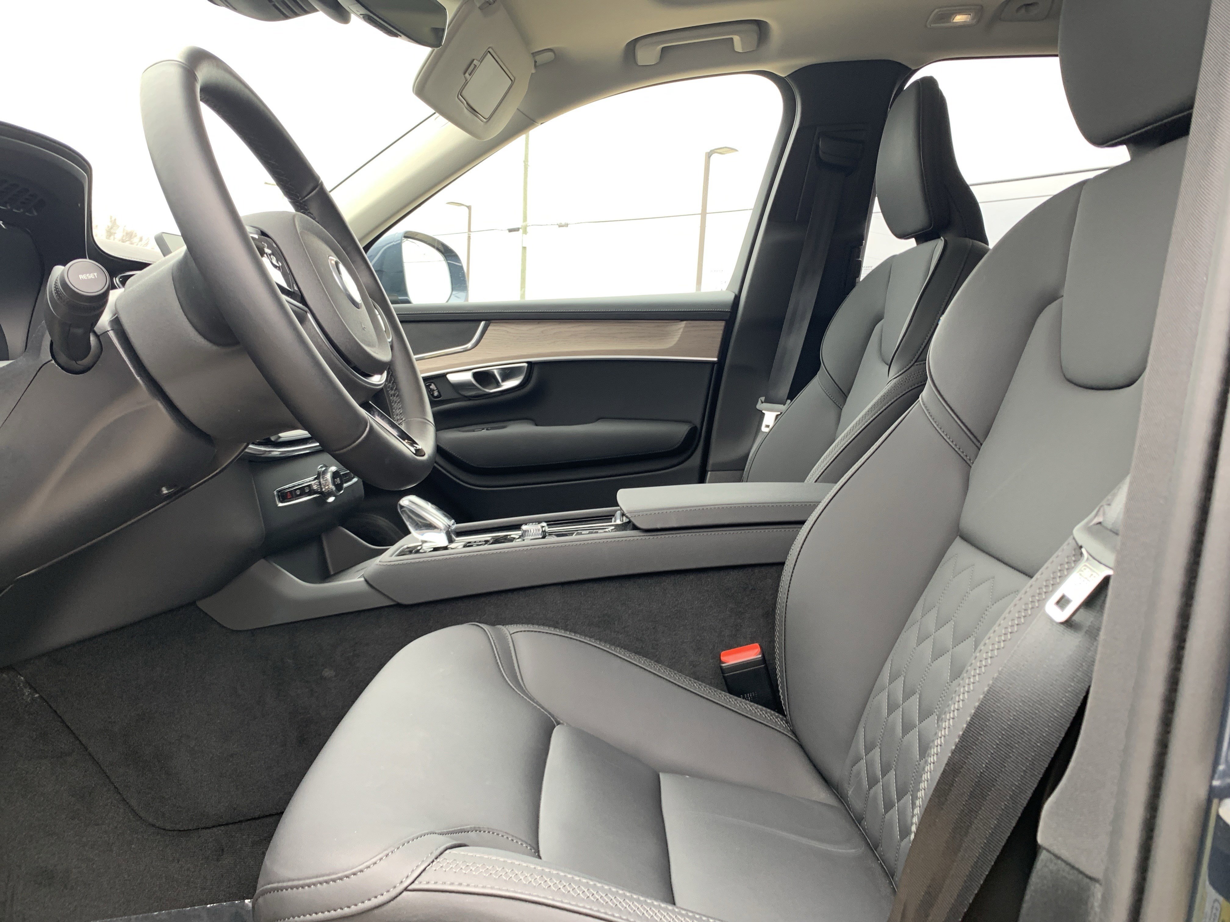 Used 2025 Volvo XC90 B6 Plus image 16