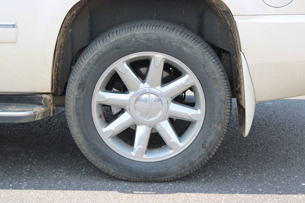 Used 2013 GMC Yukon Denali AWD/4WD image 12