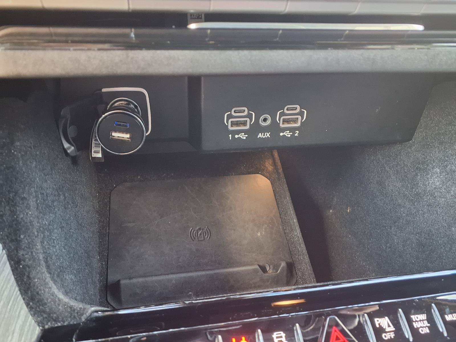 Used 2024 Jeep Wagoneer L Series II w/ Flexible Seating Group RWD image 10