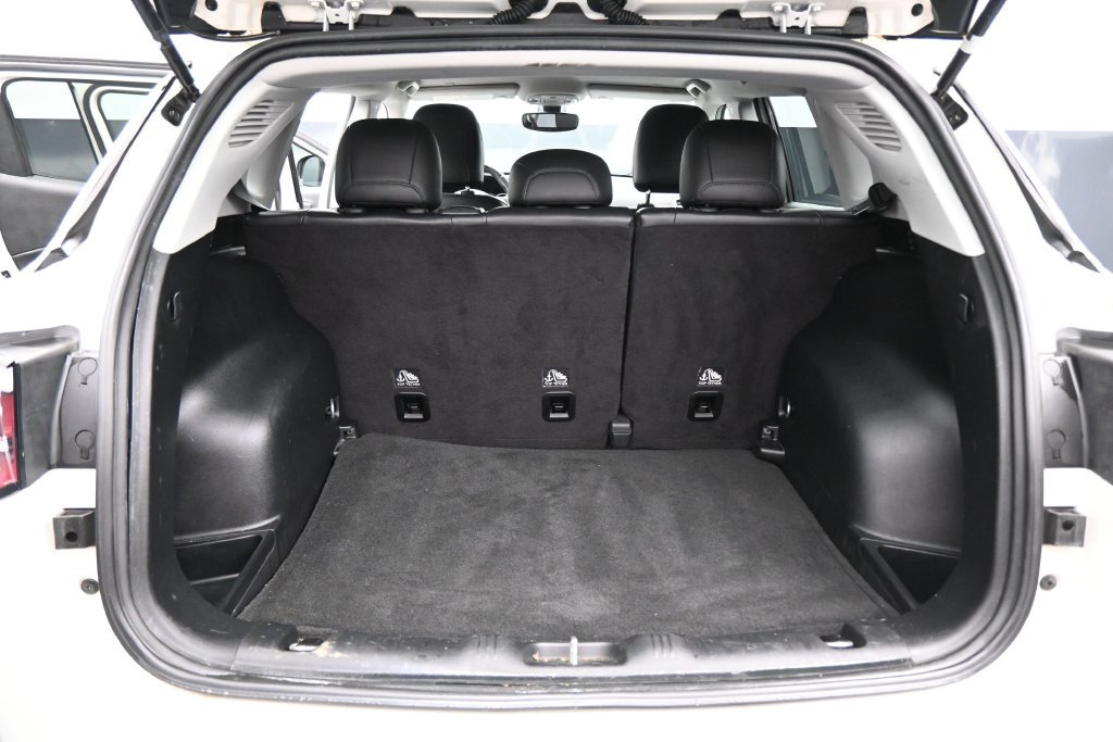 Used 2017 Jeep Compass Latitude w/ Popular Equipment Group AWD/4WD image 26