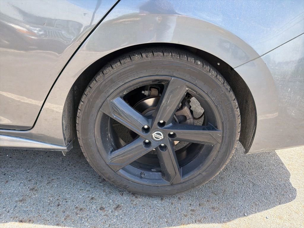 Used 2021 Nissan Sentra SR w/ Trunk Package FWD image 7