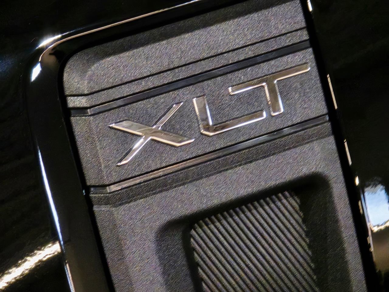 New 2025 Ford Maverick XLT w/ XLT Luxury Package image 3