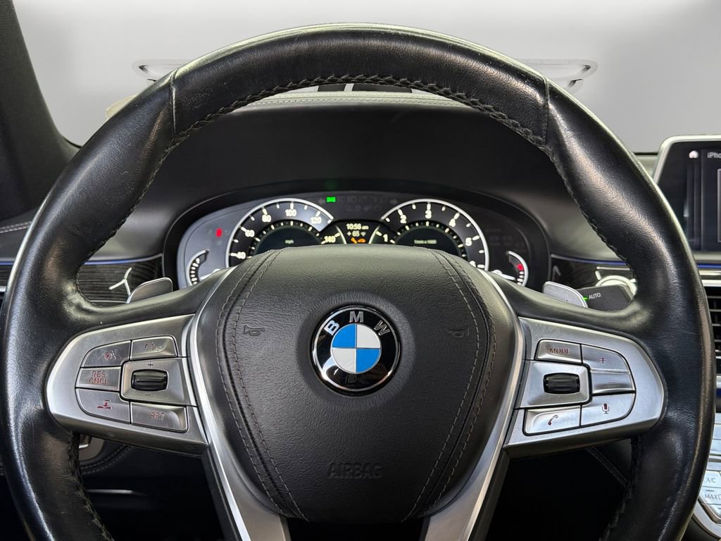 Used 2019 BMW 750i image 21