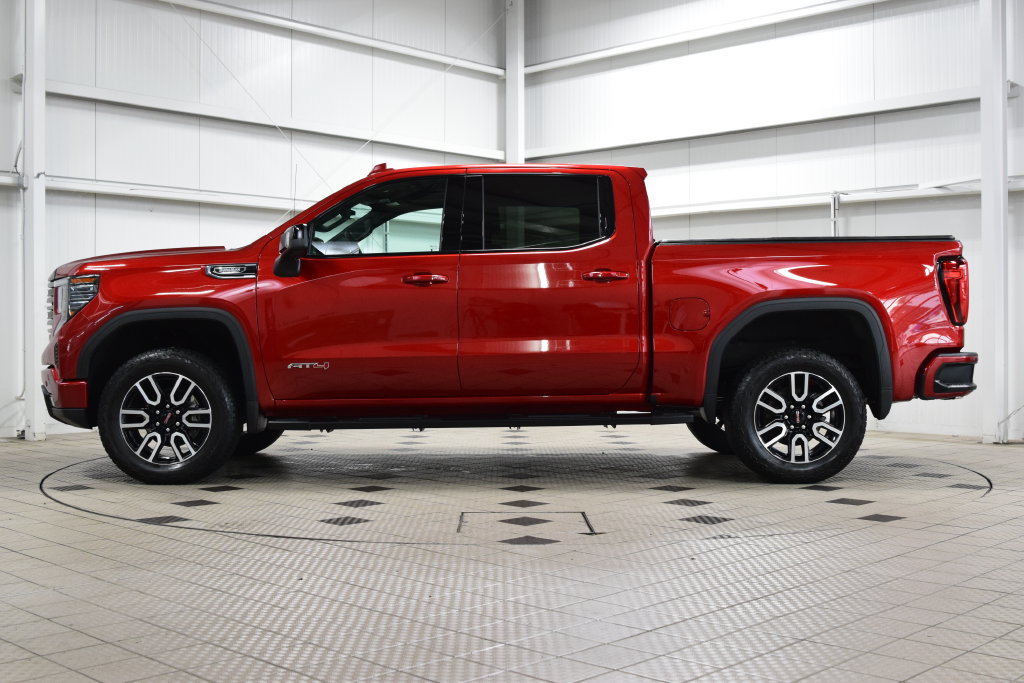 Used 2025 GMC Sierra 1500 AT4 w/ AT4 Premium Package AWD/4WD image 4