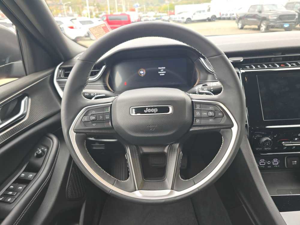 Used 2024 Jeep Grand Cherokee L Laredo w/ Luxury Tech Group I image 11