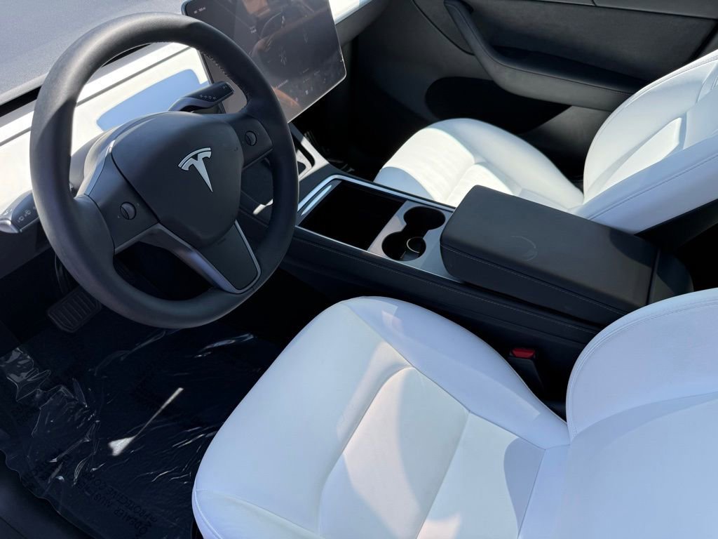 Used 2024 Tesla Model Y Long Range AWD/4WD image 17