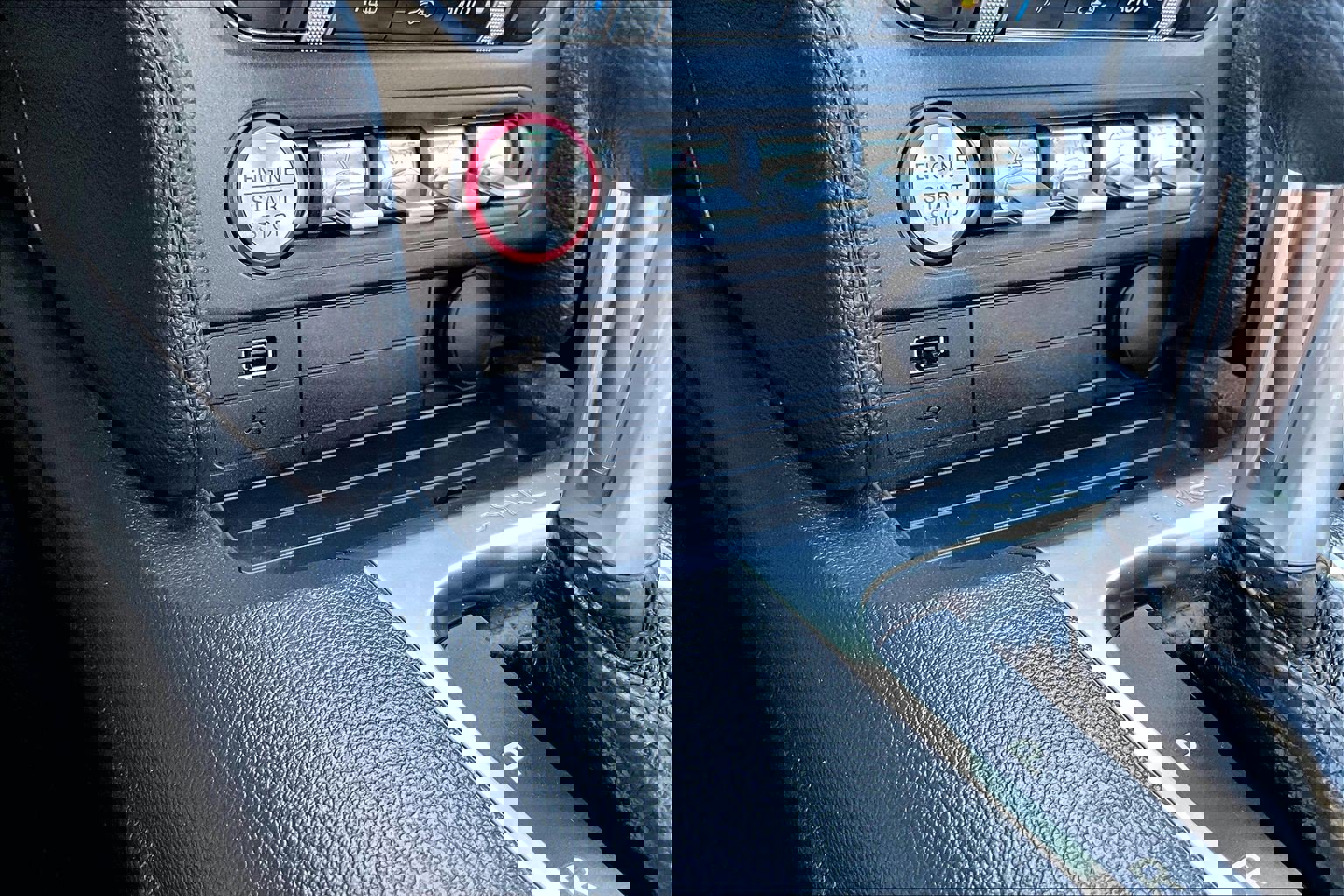 Used 2022 Ford Mustang Convertible w/ Equipment Group 101A image 31