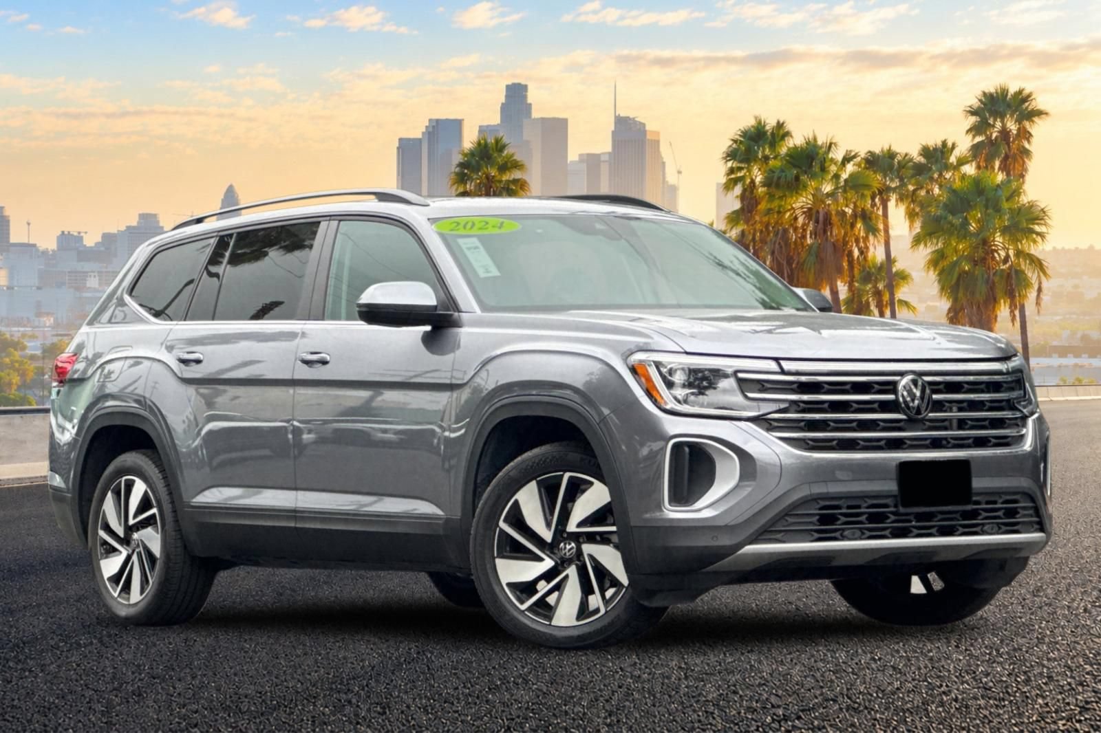 Used 2024 Volkswagen Atlas SE FWD image 2