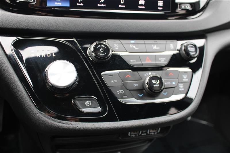 Used 2024 Chrysler Pacifica Touring image 21