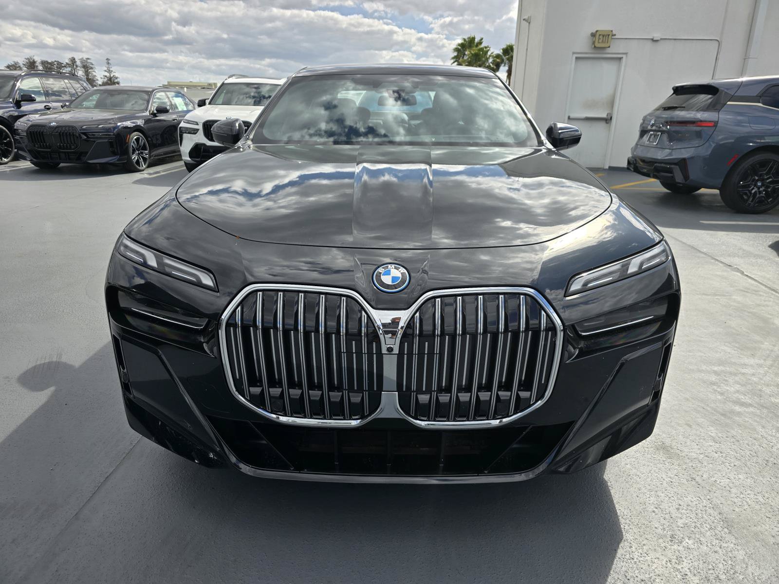 New 2026 BMW 750e xDrive AWD/4WD image 2