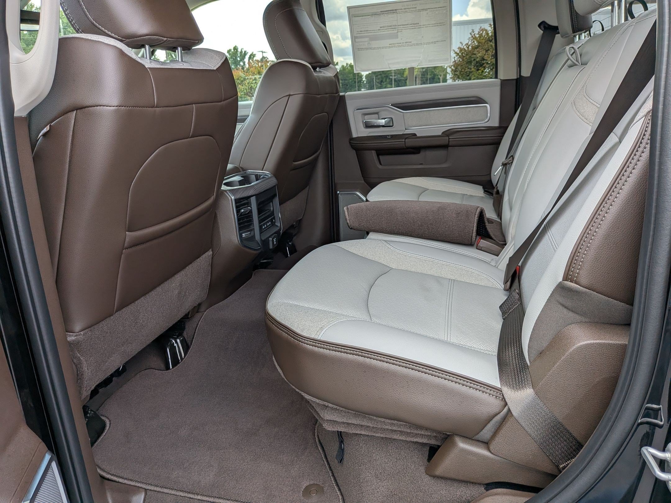 New 2026 RAM 2500 Laramie AWD/4WD image 15