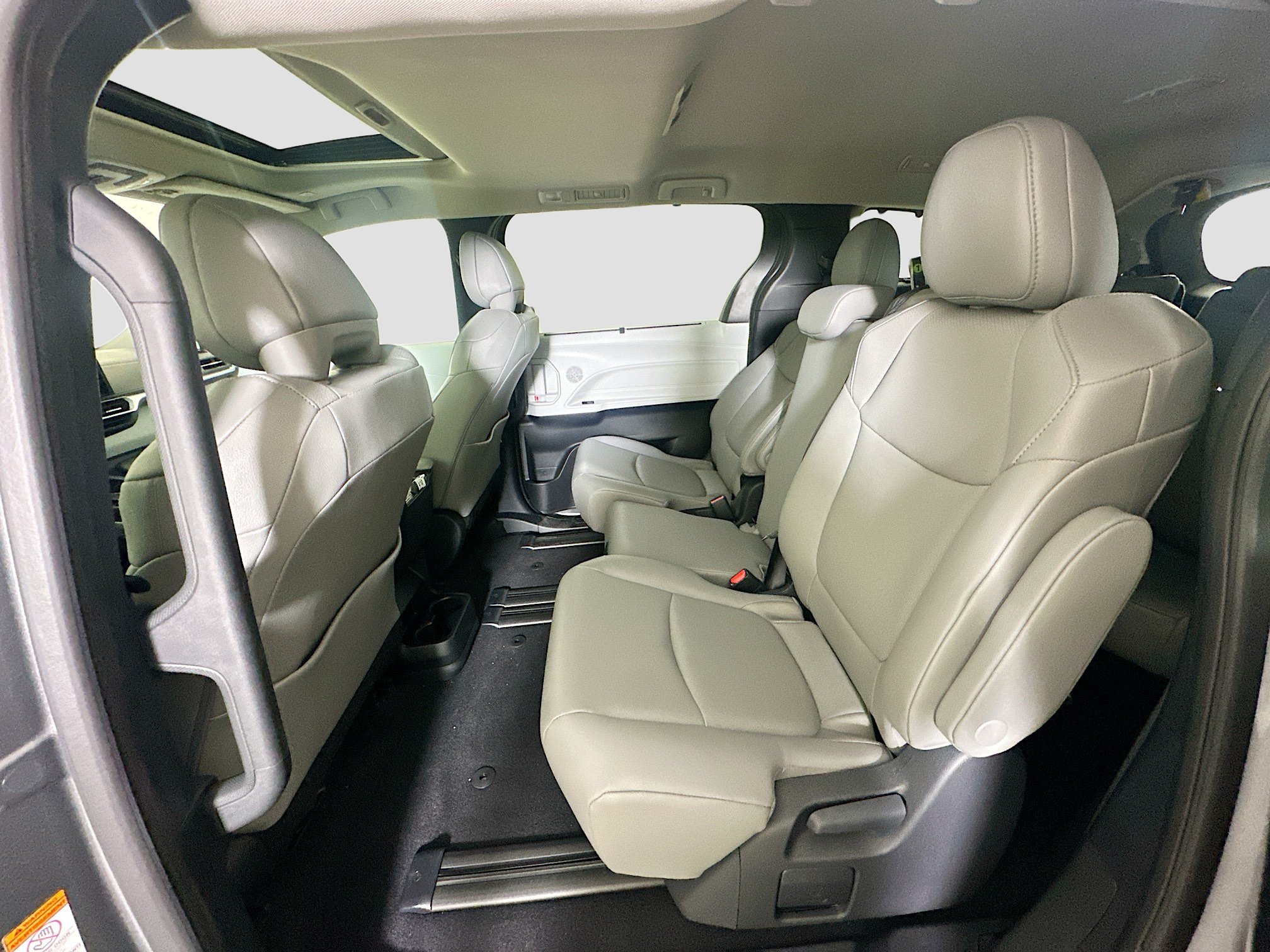 Used 2026 Toyota Sienna XLE FWD image 29