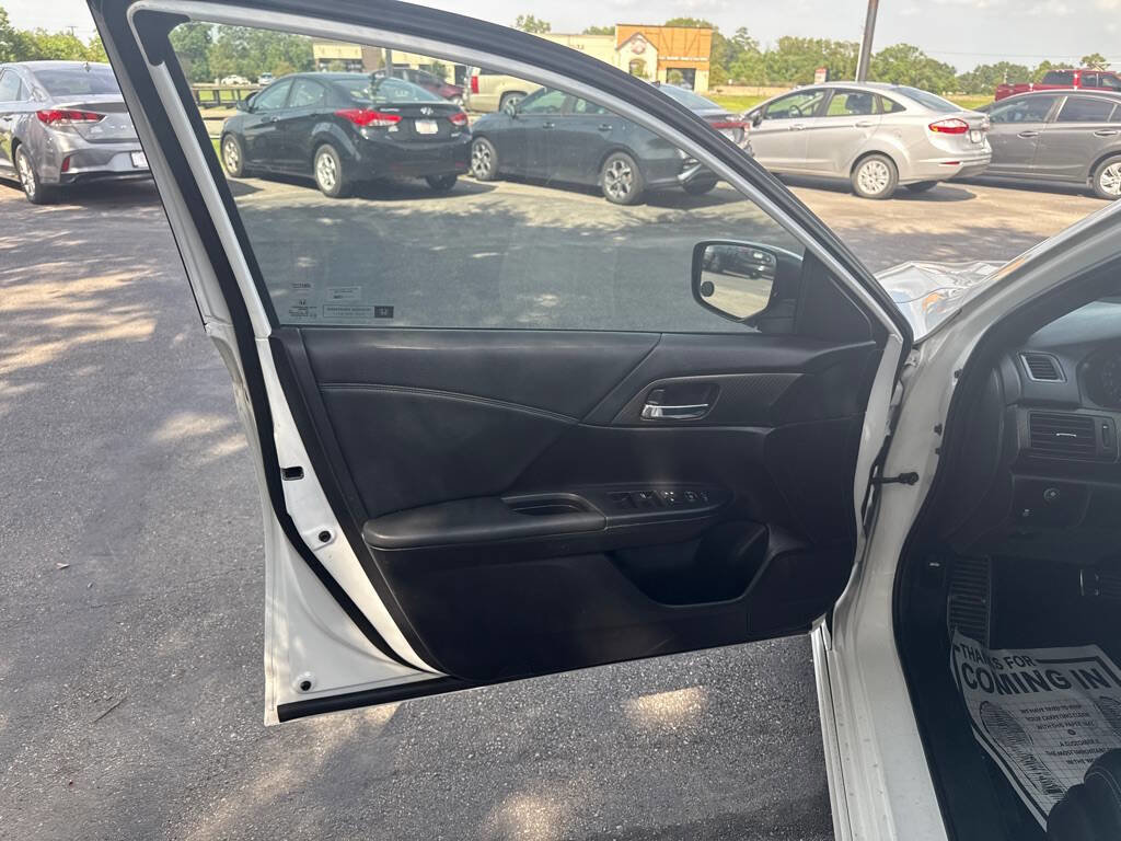 Used 2017 Honda Accord Sport image 8