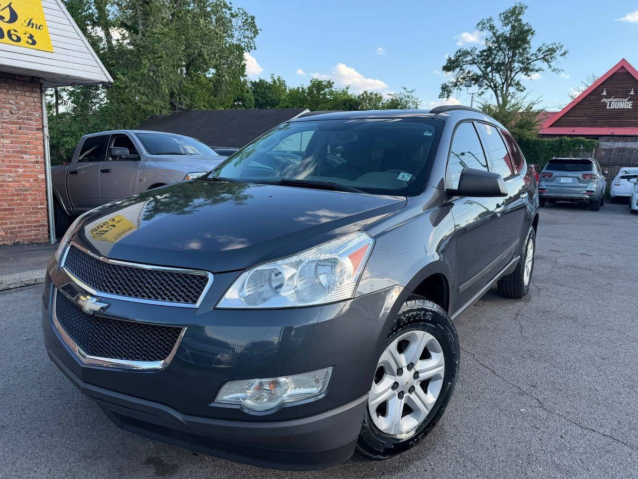 Used 2011 Chevrolet Traverse LS FWD image 3