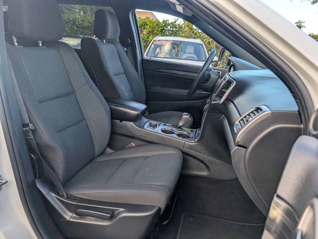 Used 2019 Jeep Grand Cherokee Laredo AWD/4WD image 19