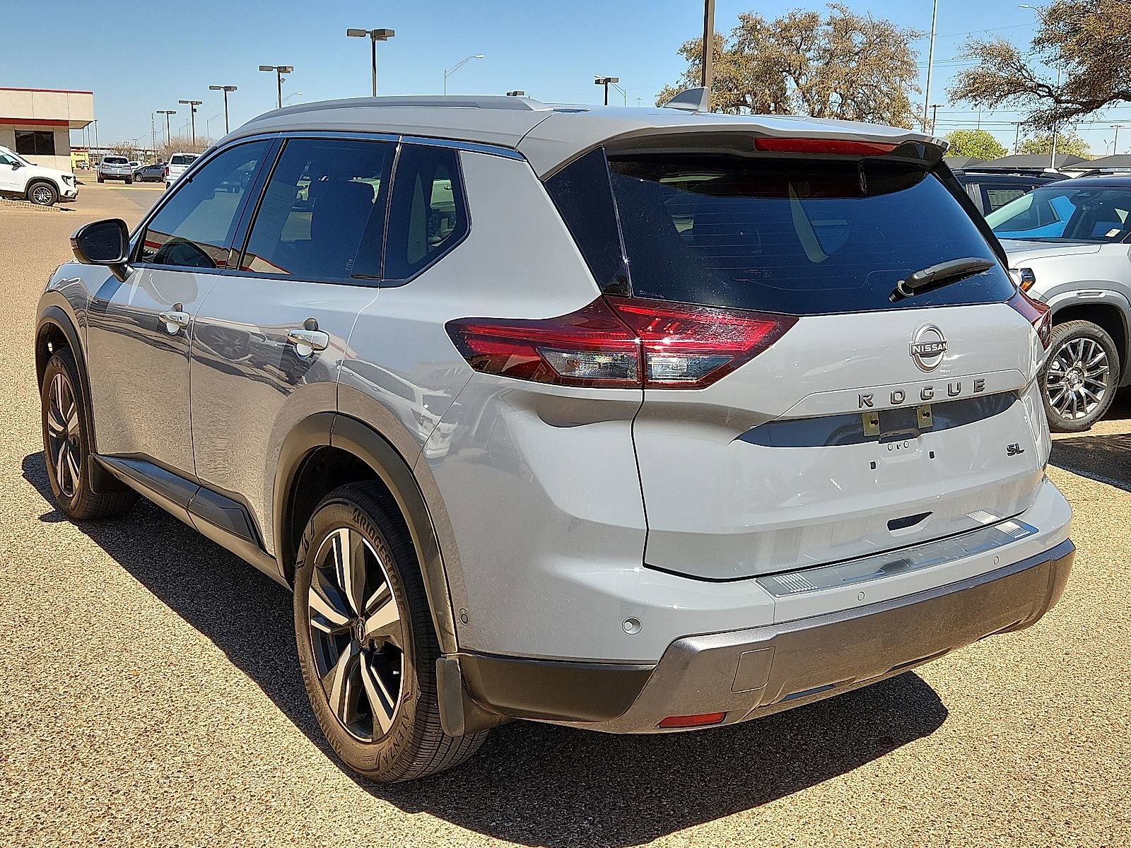 Used 2025 Nissan Rogue SL w/ SL Premium Package image 3