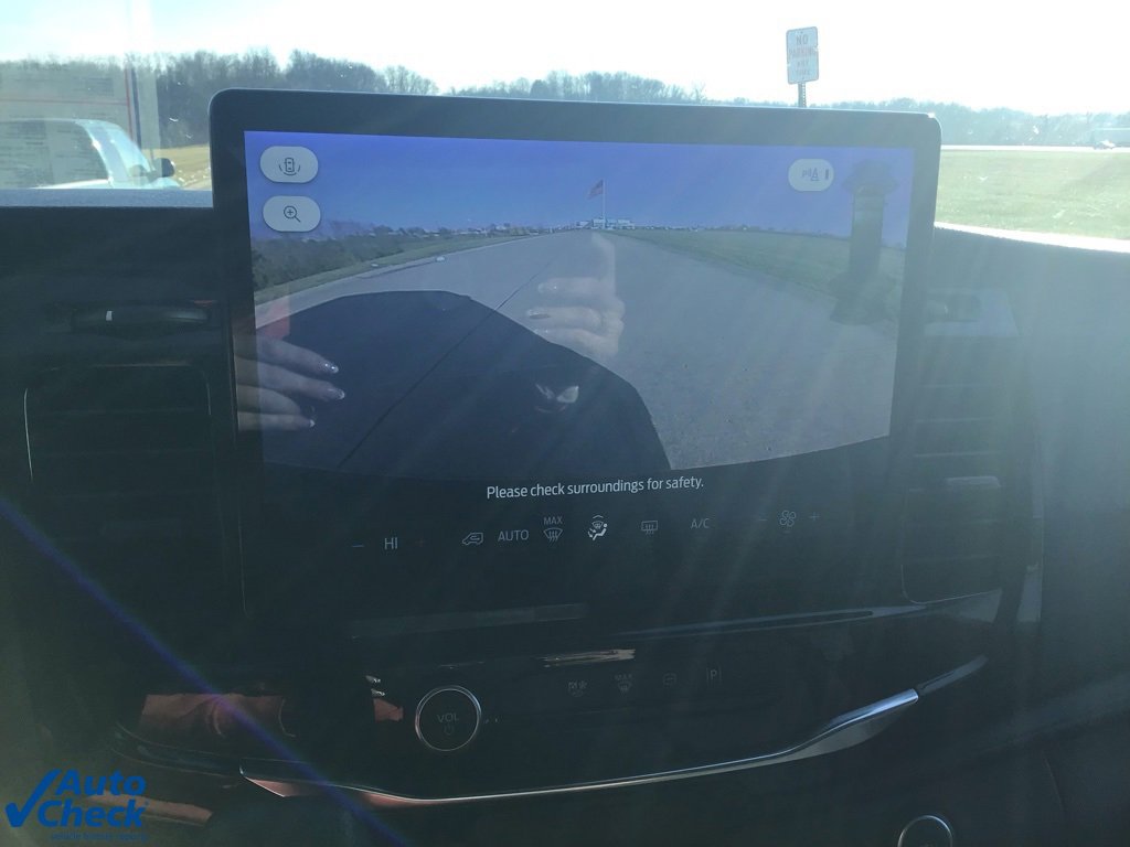 Used 2023 Ford Transit 350 XLT image 37