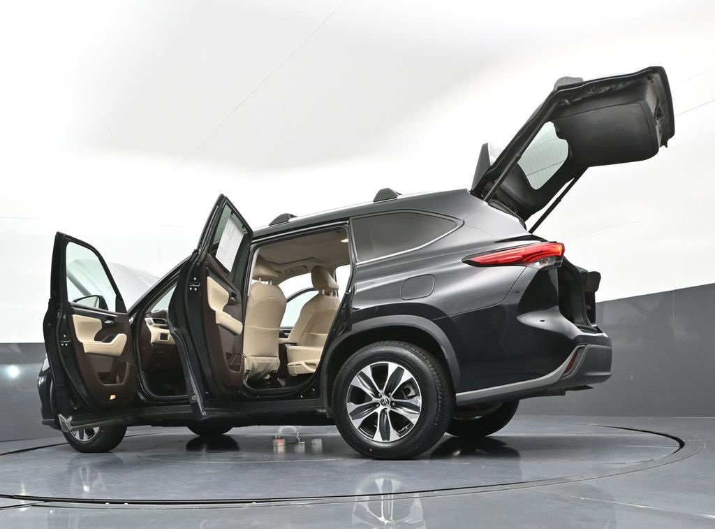 Certified 2021 Toyota Highlander XLE image 50