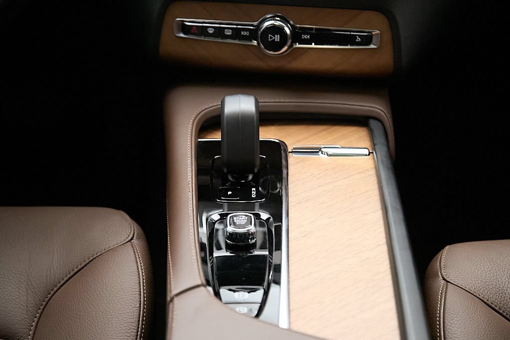 Certified 2023 Volvo XC90 B6 Plus w/ Protection Package Premier AWD/4WD image 27
