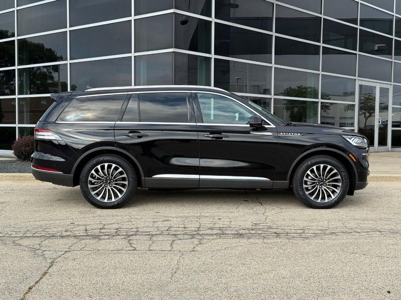 Used 2022 Lincoln Aviator Reserve w/ Equipment Group 201A image 2