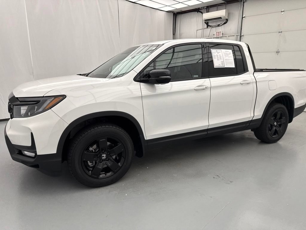 Used 2025 Honda Ridgeline Black Edition image 3